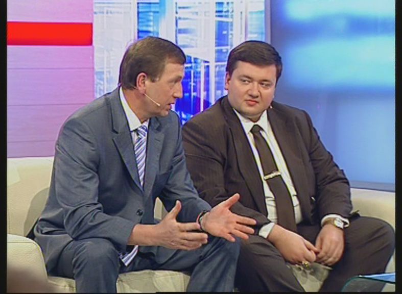 Адвокат Антон Ежов (справа) и директор ГУП ДЕЗ района Дорогомилова г. Москвы Александр Акутин